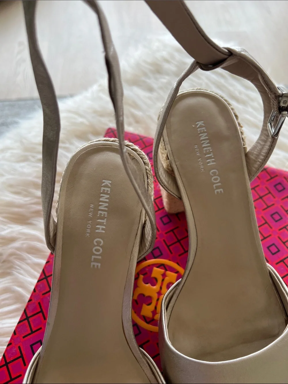 Kenneth Cole Leather Metallic Gold Platform Espadrille Block Heel Sandals